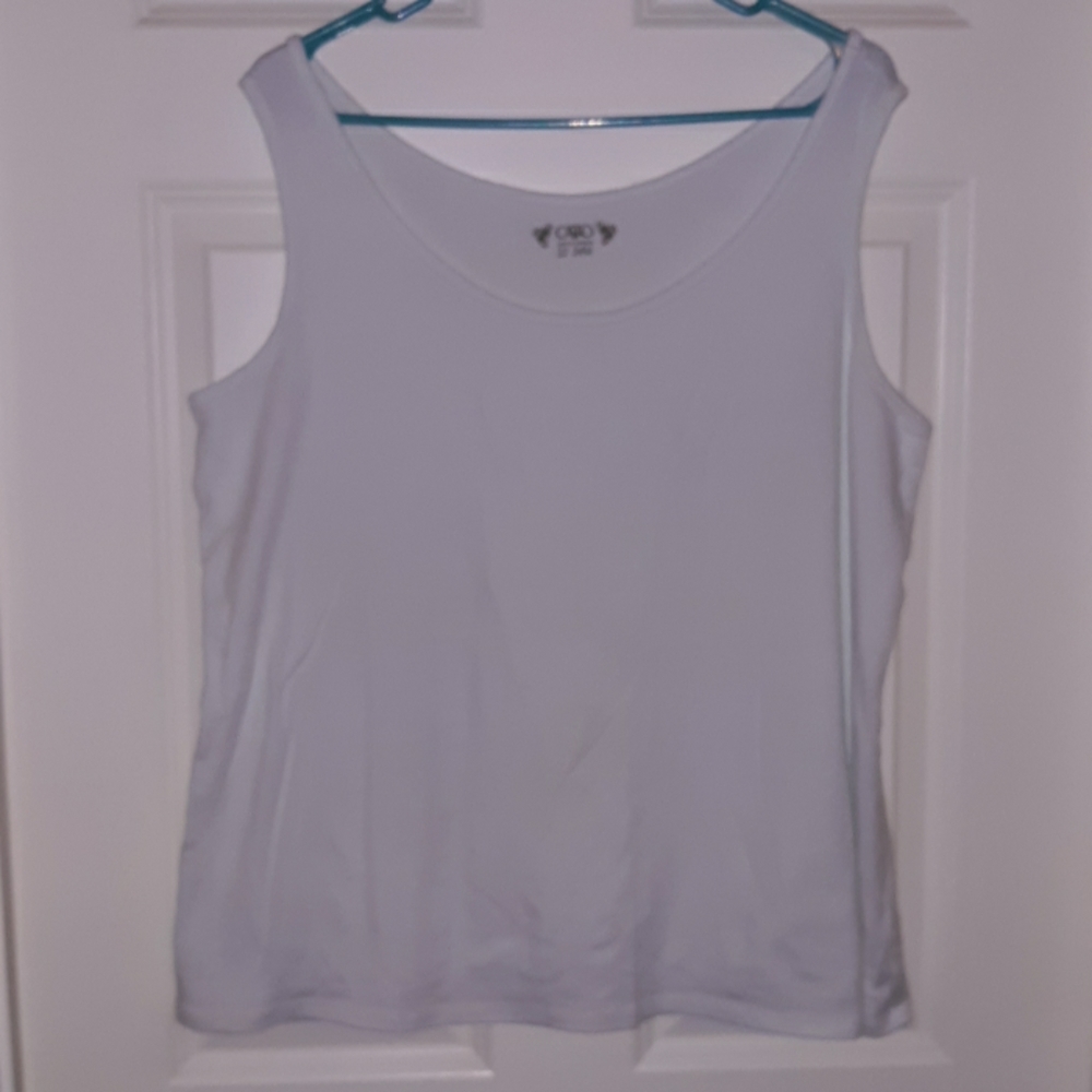 💥 2/$10 bundle Cato 22/24 solid white tank top